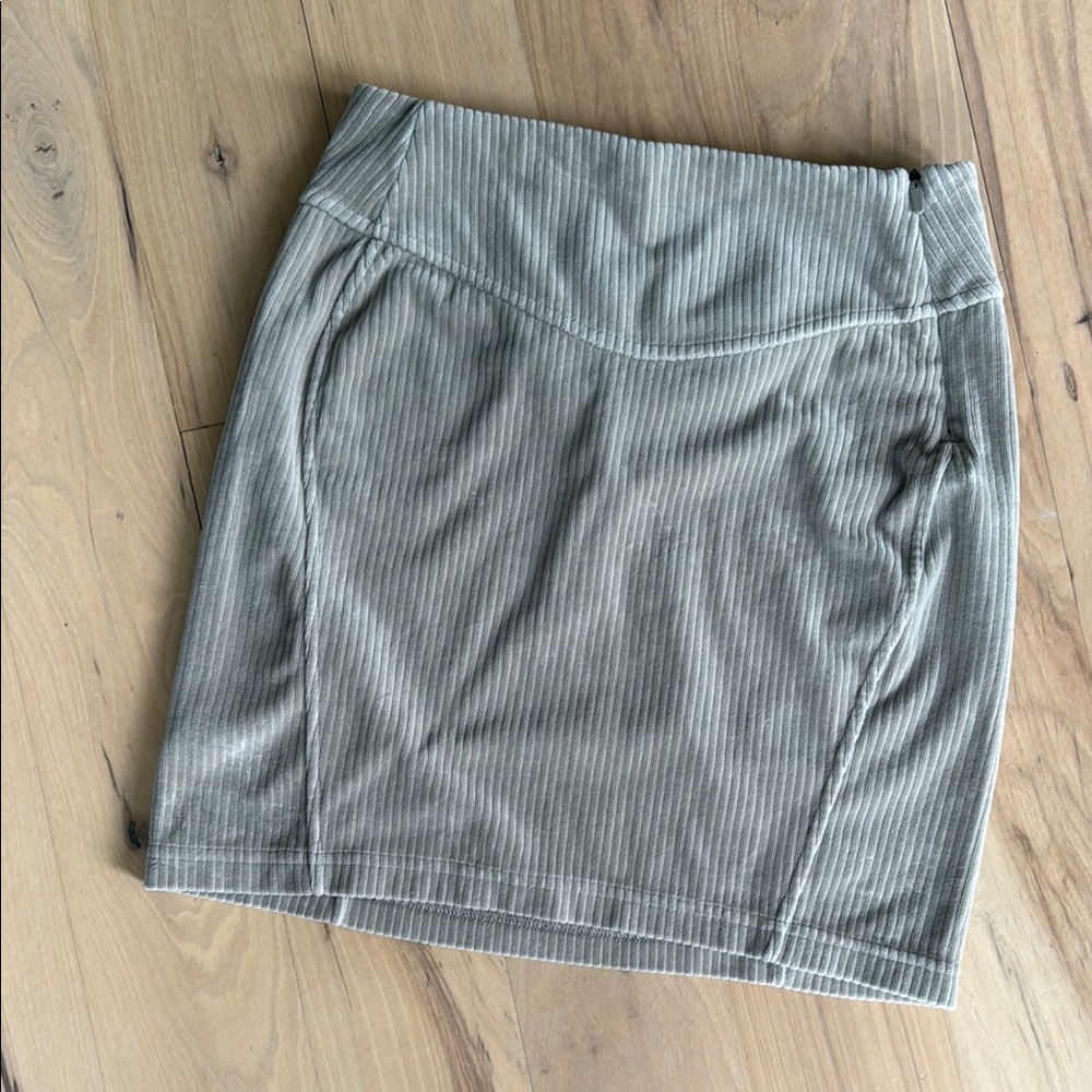 Lululemon Athletica Beige Scuba High Rise Velvet Ribbed Mini Skirt